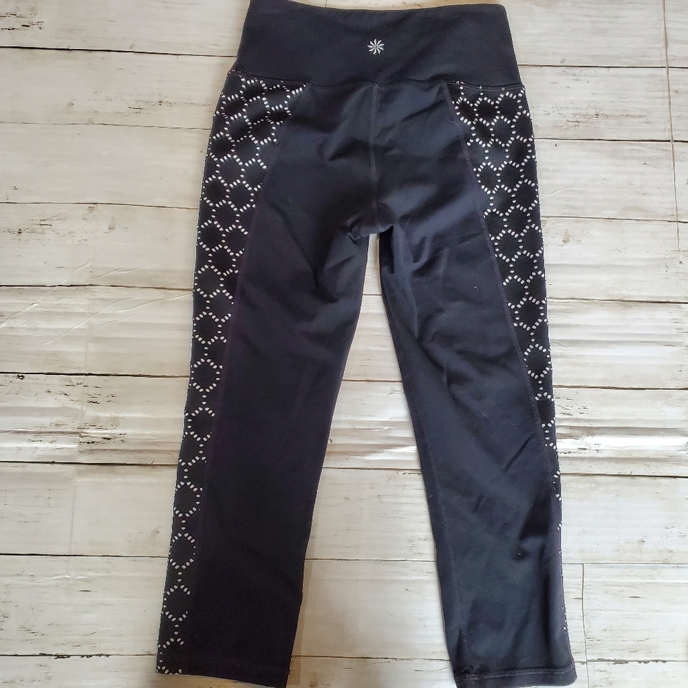 Athleta chaturanga capri legging laser cut eyelet details‎ black size xs - Picture 7 of 13